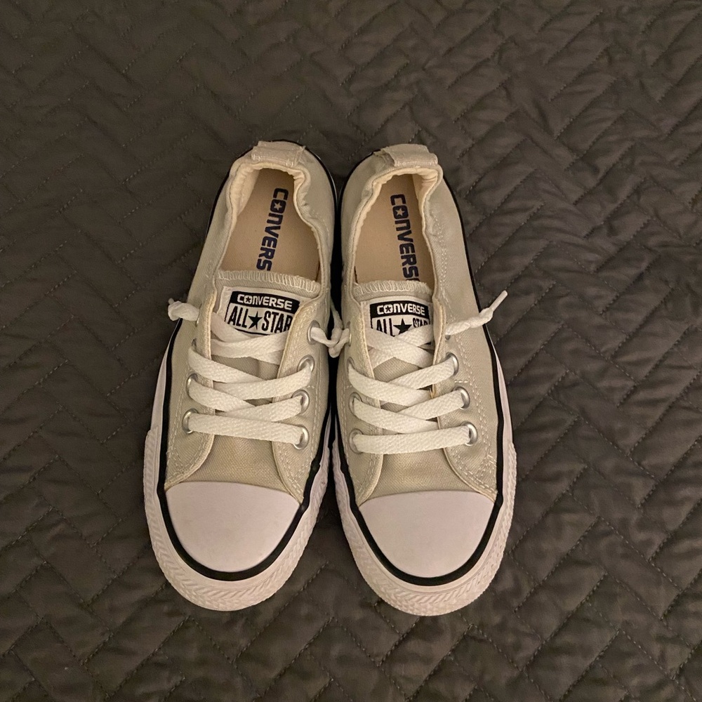 Womens light gray converse shoreline size 5